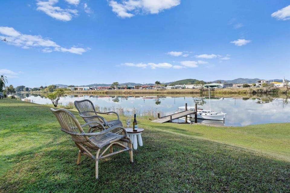 Riverfront Cottage House in Murwillumbah
