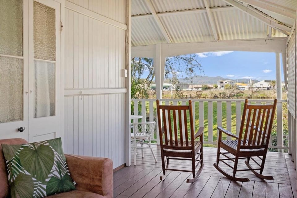 Riverfront Cottage House in Murwillumbah