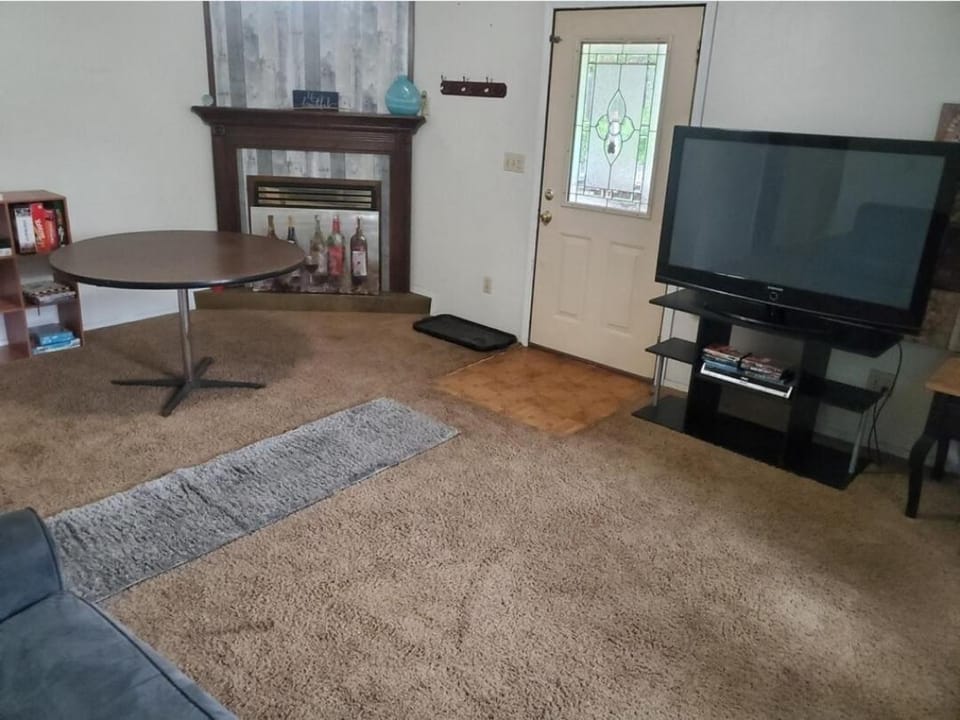 Hot Tub with King Bed Apartment in Anchorage