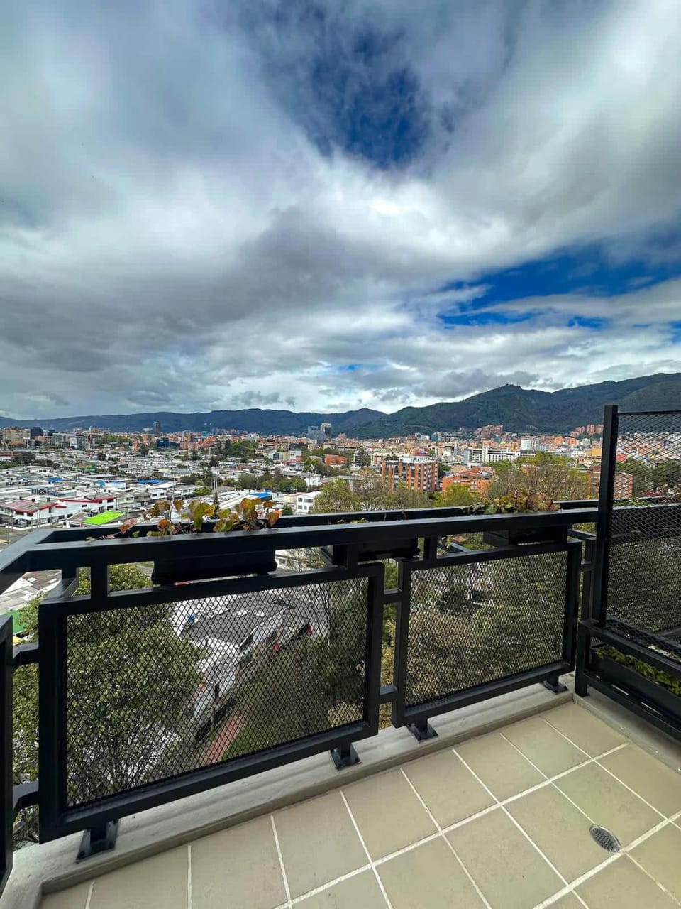 Luxury penthouse with Jacuzzi near the "T" area Apartment in Bogota