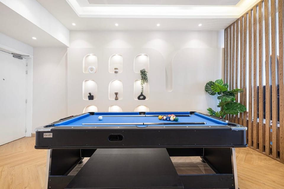 Lux 3 BR Sea View Condo with Pool & Sauna In Marina Apartment in Dubai