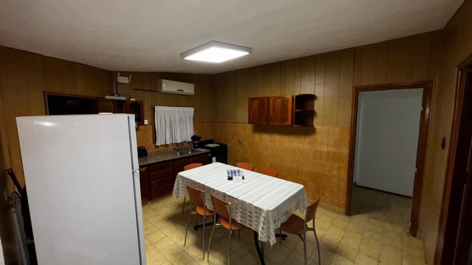 Kitchen or kitchenette, Dining area, oven