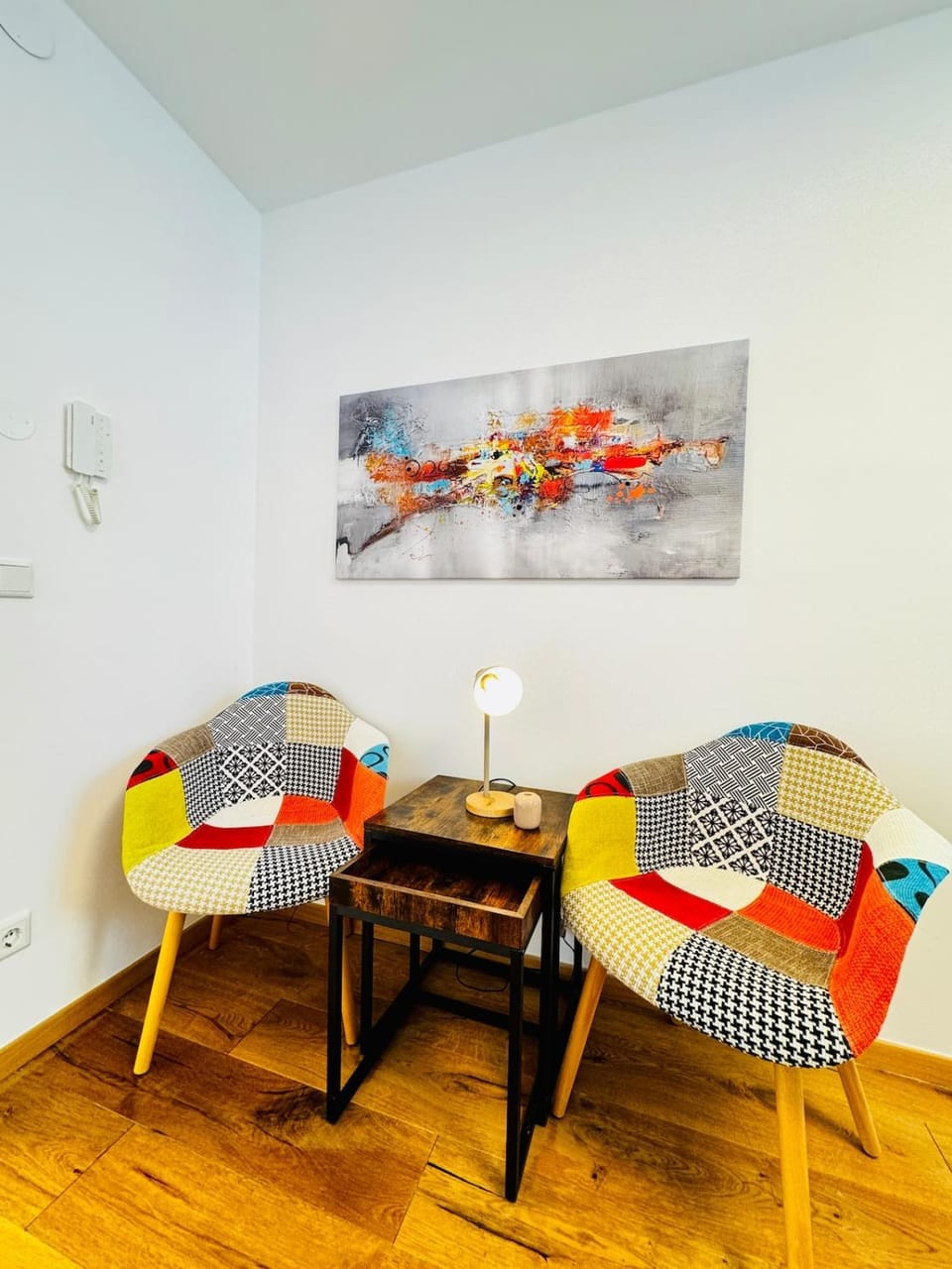 Decorative detail, Seating area, Dining area