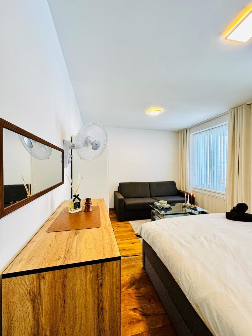 Bed, Seating area, Bedroom