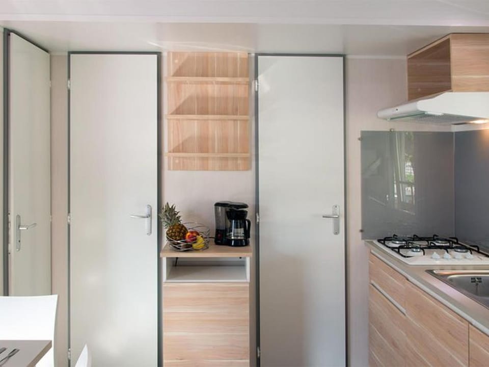 Mobil home confortable avec terrasse pour 6 personnes - API-1-52-393 Campground/ 
RV Resort in Provence-Alpes-Côte d'Azur