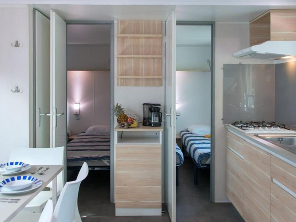 Mobil home confortable avec terrasse pour 6 personnes - API-1-52-393 Campground/ 
RV Resort in Provence-Alpes-Côte d'Azur