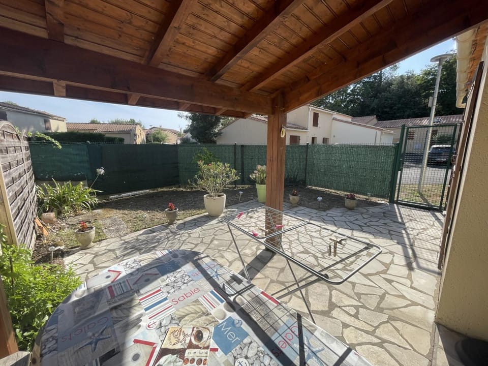 T3 Plain-Pied avec Jardin et Parking Privé - FR-1-71-111 Apartment in Nouvelle-Aquitaine