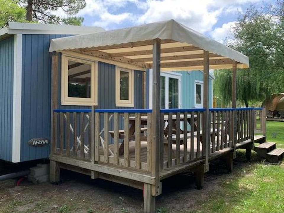 Mobil-home familial avec terrasse à Vendays-Montalivet - API-1-52-362 Campground/ 
RV Resort in Vendays-Montalivet