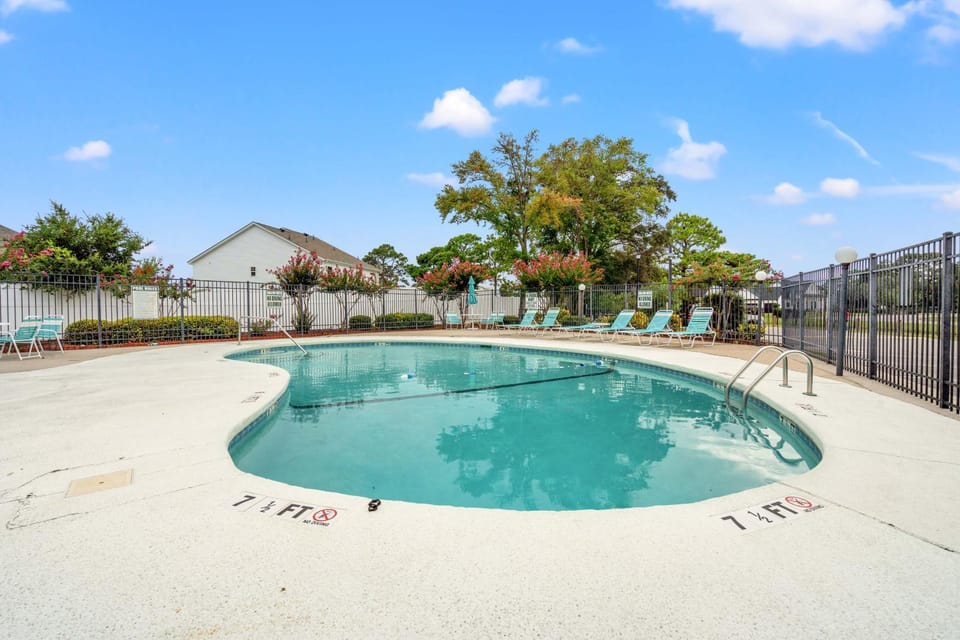 Unique Golfside 1 BR w Bonus Room Condo- Peaceful Surfside location Apartment in Surfside Beach