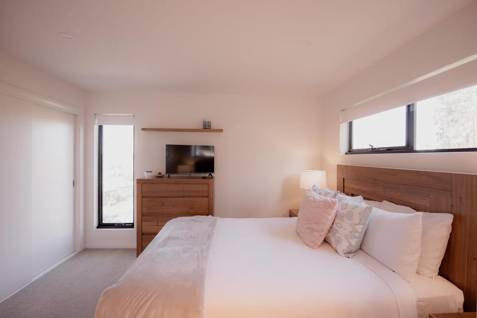Serene Vista Retreat Primrose Sands House in Tasmania