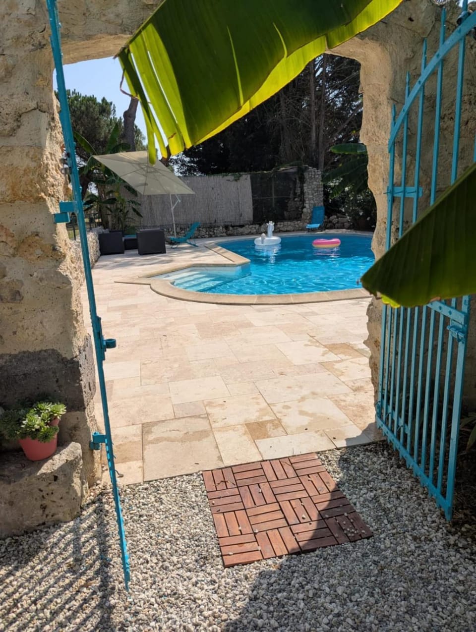 4 Bedroom Villa & Pool 9-10 personnes Villa in Nouvelle-Aquitaine