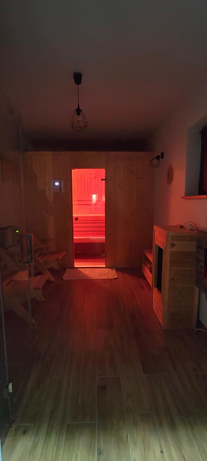 Chaty Gajowego w Bieszczadach z basenem 517-665-624 Apartment in Slovakia