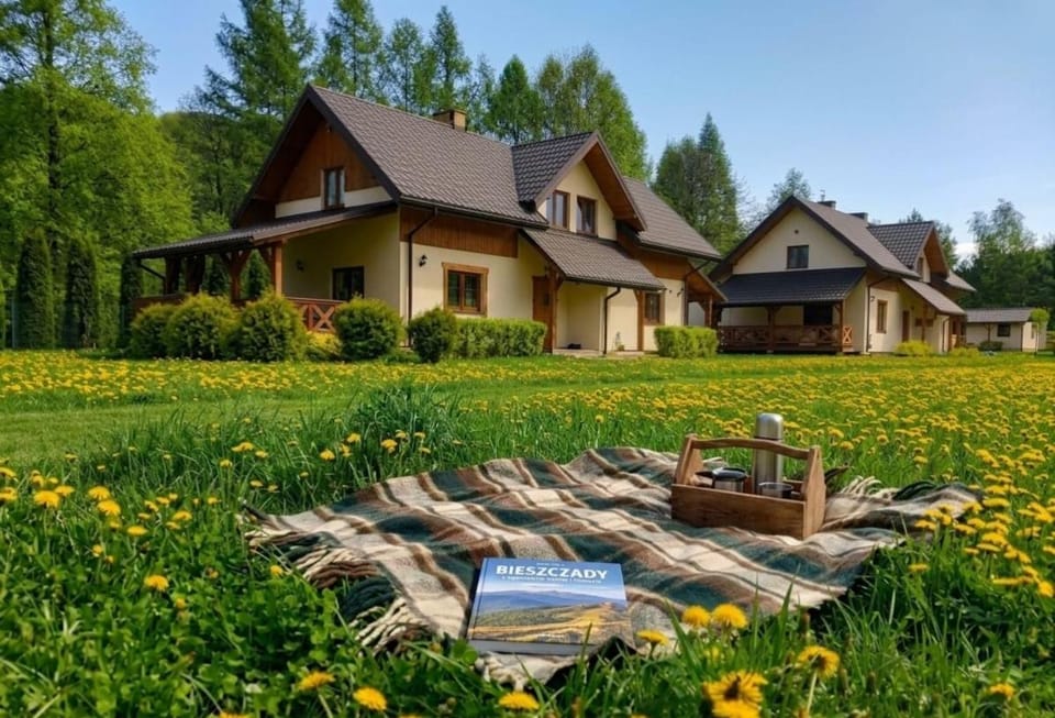 Chaty Gajowego w Bieszczadach z basenem 517-665-624 Apartment in Slovakia