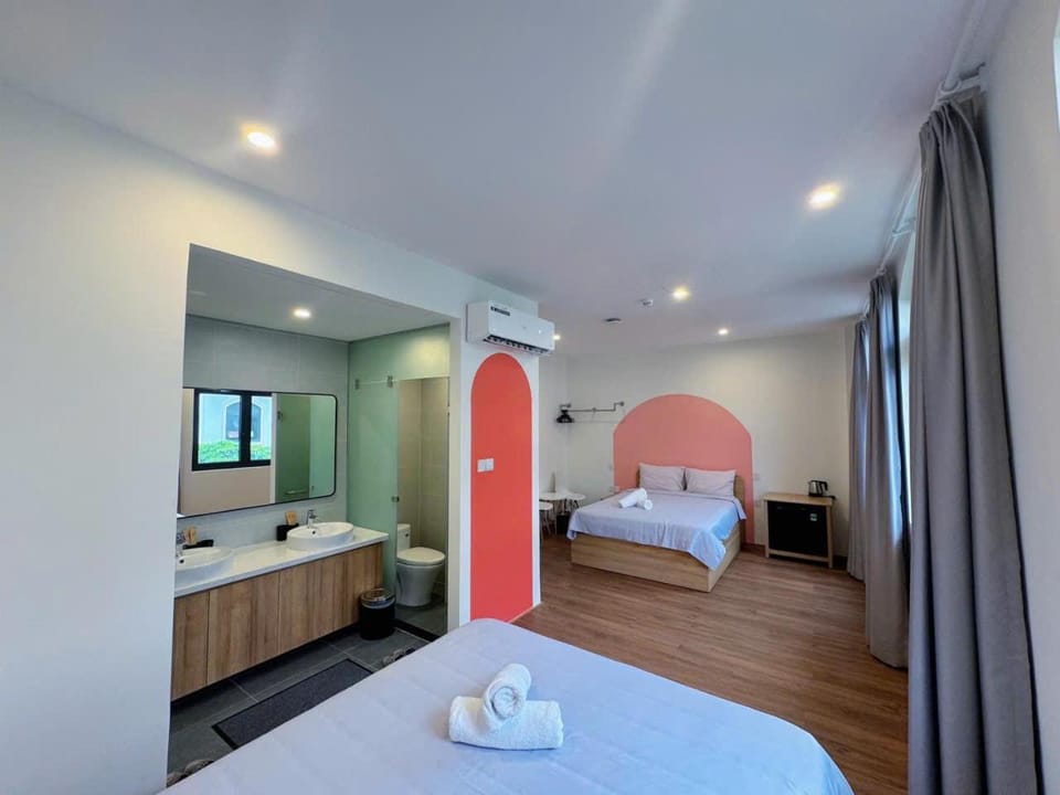 Bed, Bathroom, Photo of the whole room, Bedroom, towels