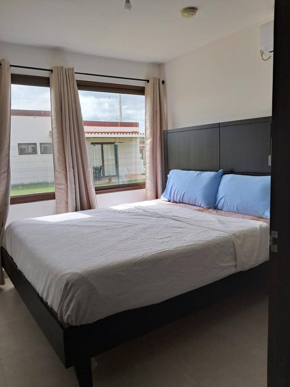 Bed, Bedroom, air conditioner