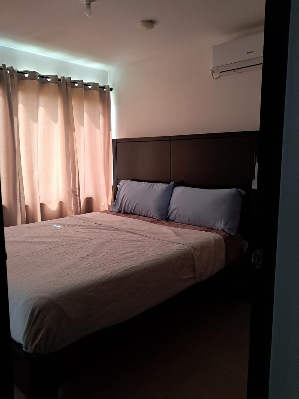 Bed, Bedroom, air conditioner