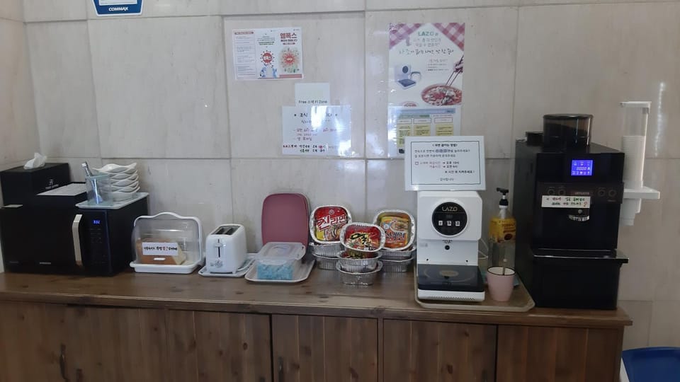 Restaurant/places to eat, Coffee/tea facilities, Kitchen or kitchenette, minibar, toaster