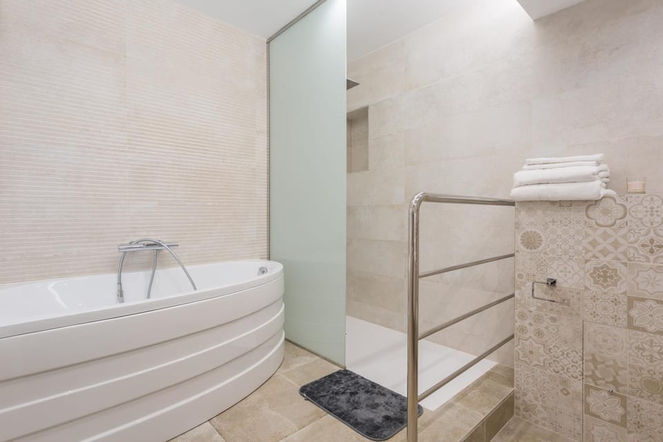 Shower, Bathroom, Bath, towels