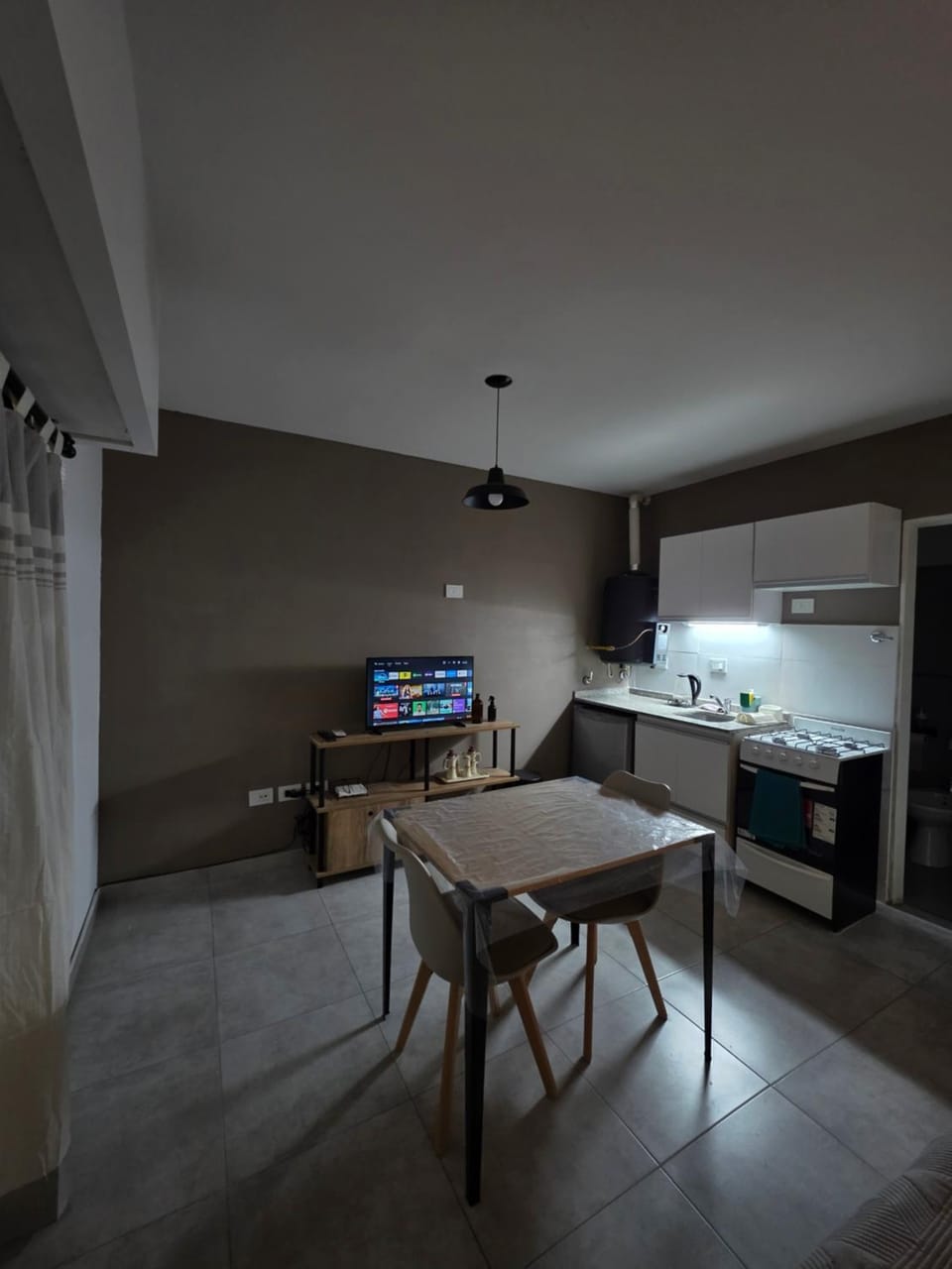 Kitchen or kitchenette, Photo of the whole room, stove