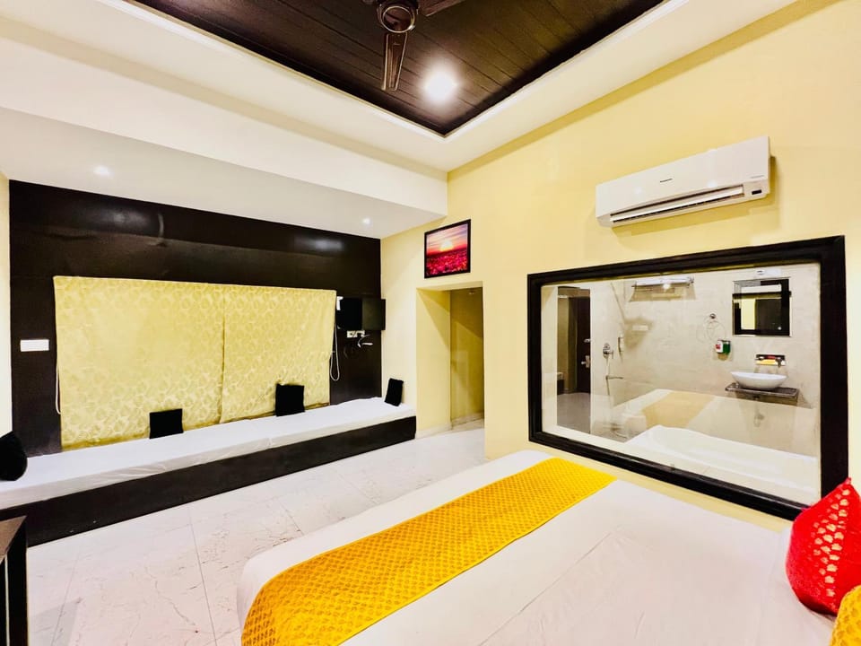 Bed, Photo of the whole room, Bedroom, air conditioner