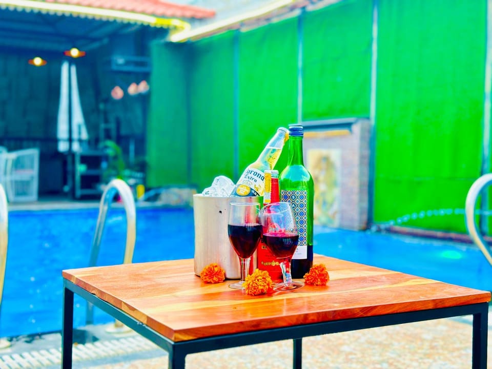Food and drinks, Food, Pool view, Swimming pool, Drinks, sunbed