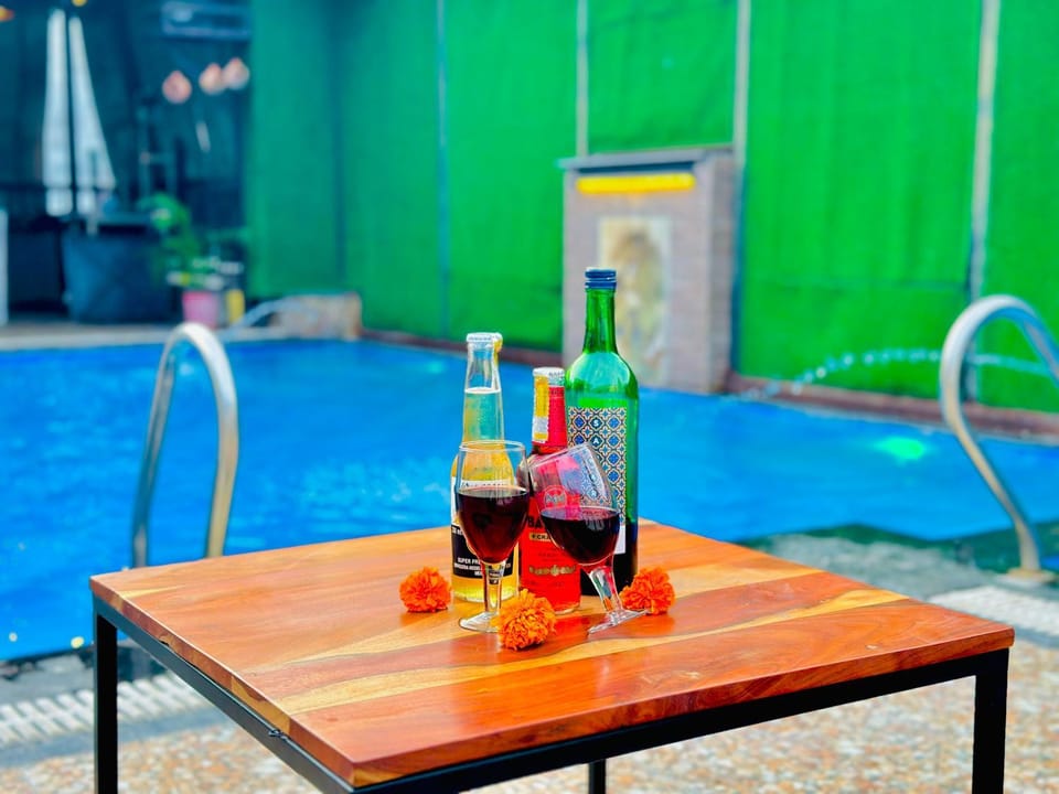 Food and drinks, Food, Pool view, Swimming pool, Drinks