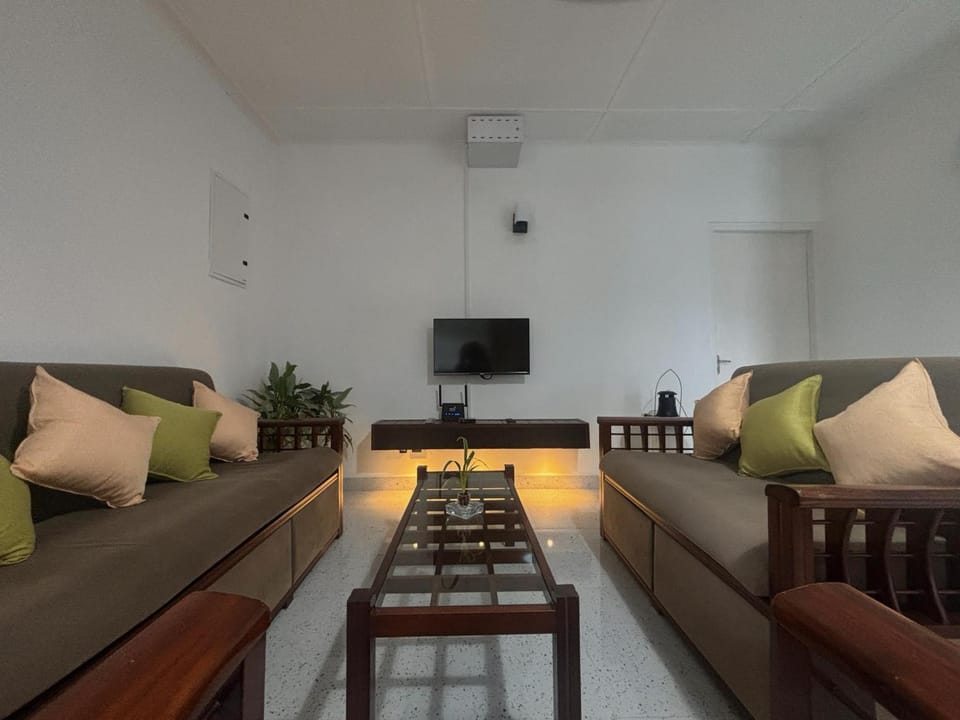 Communal lounge/ TV room, TV and multimedia, Living room, Seating area