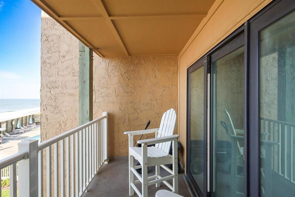 Topsail Tranquility - Oceanfront Comfort, Balcony Apartment in North Topsail Beach