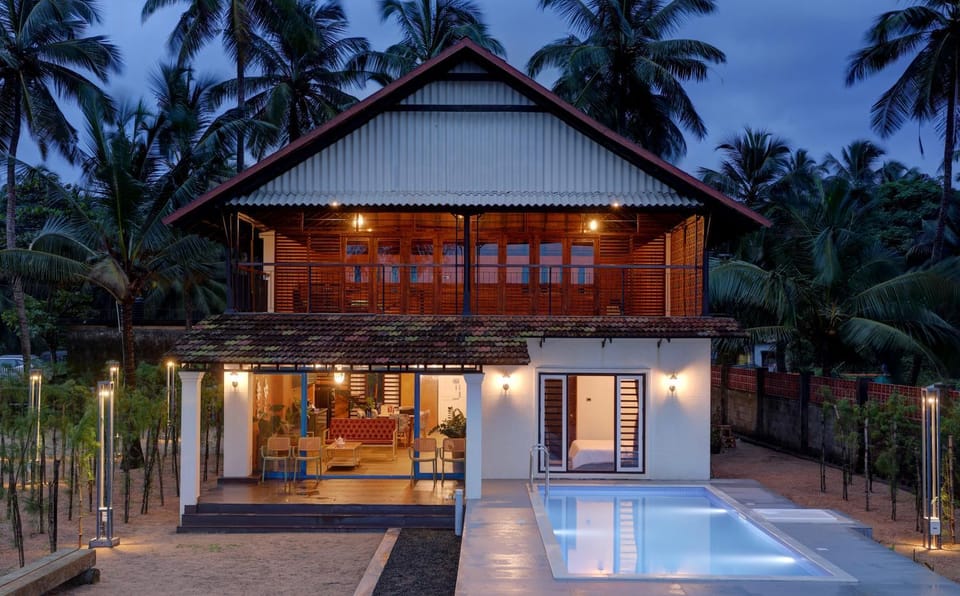Property building, Patio, Balcony/Terrace, Swimming pool, Swimming pool