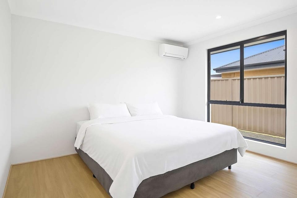 Byford Beauty Spacious Home with Large Bathrooms in each main room - Your Perfect Retreat House in Byford