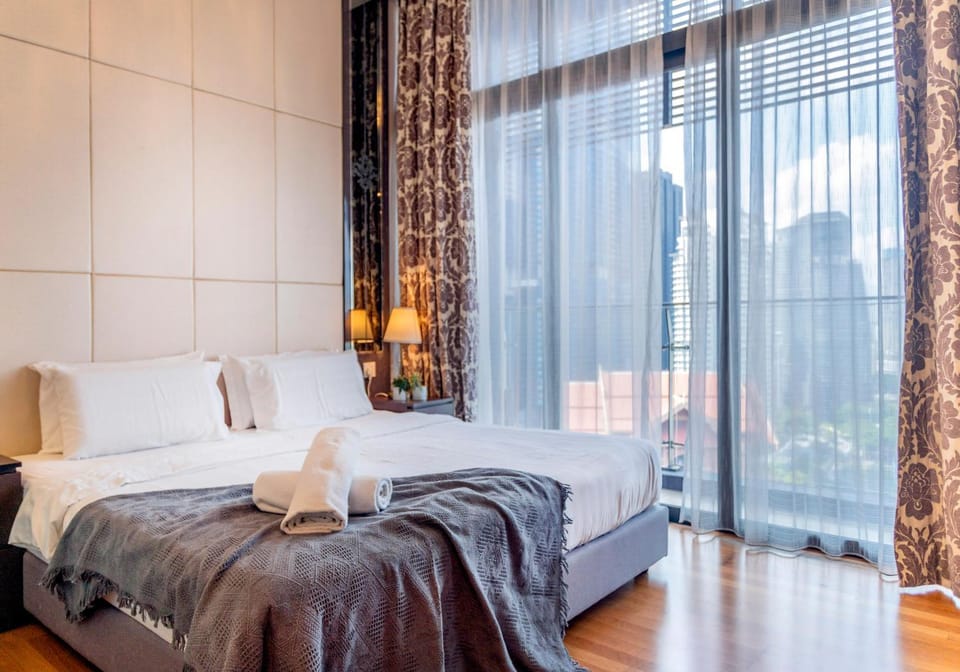 Bed, Bedroom, towels