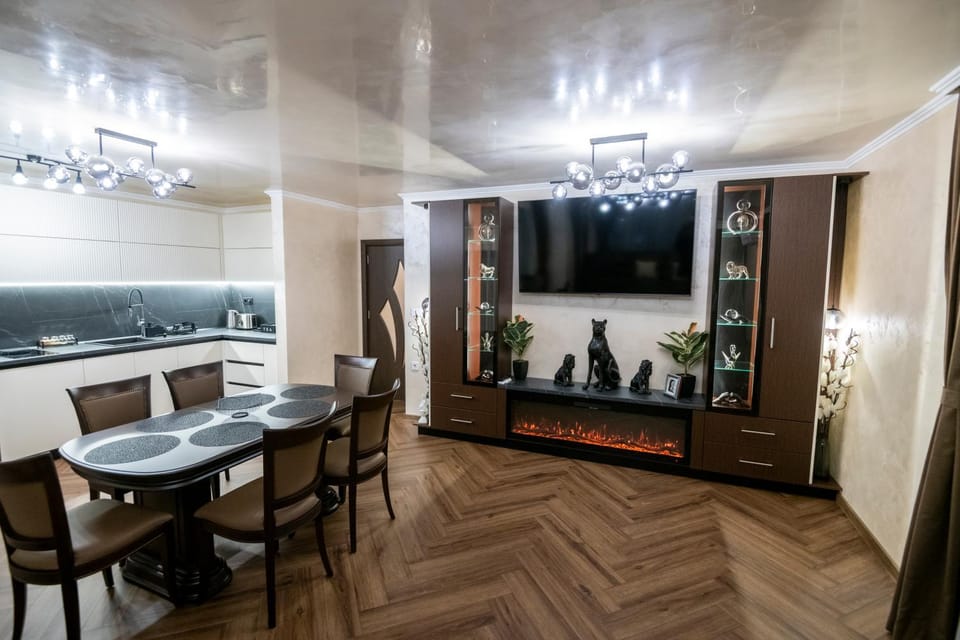 Kitchen or kitchenette, Living room, Dining area