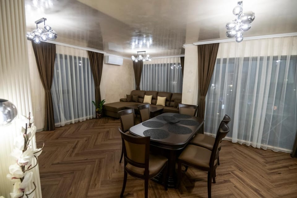 Living room, Seating area, Dining area