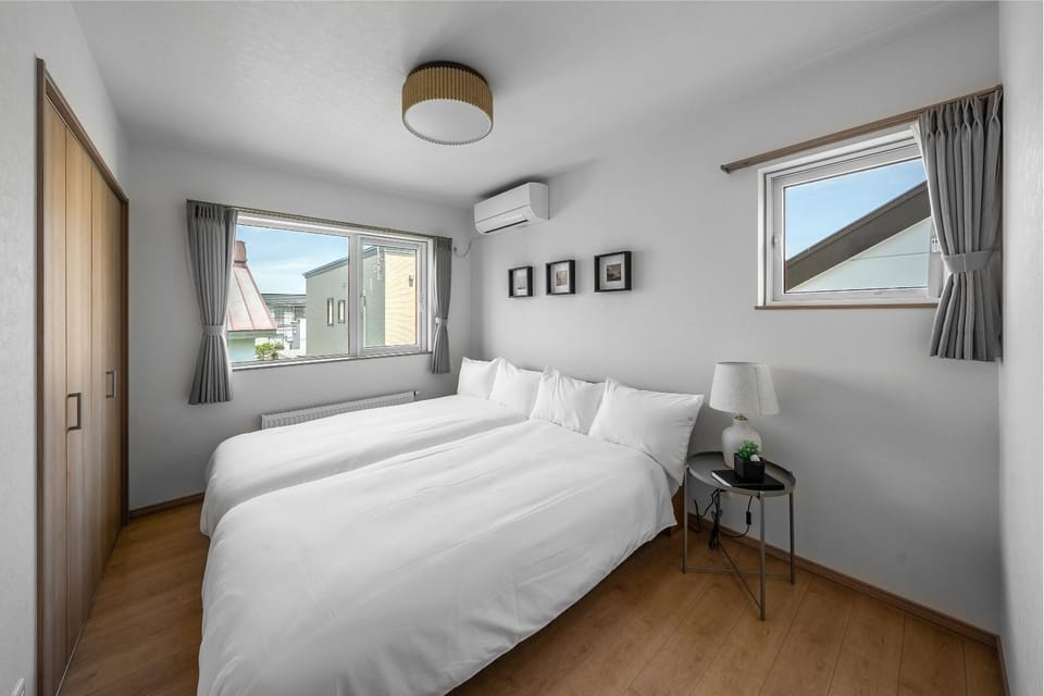 Bed, Bedroom, air conditioner