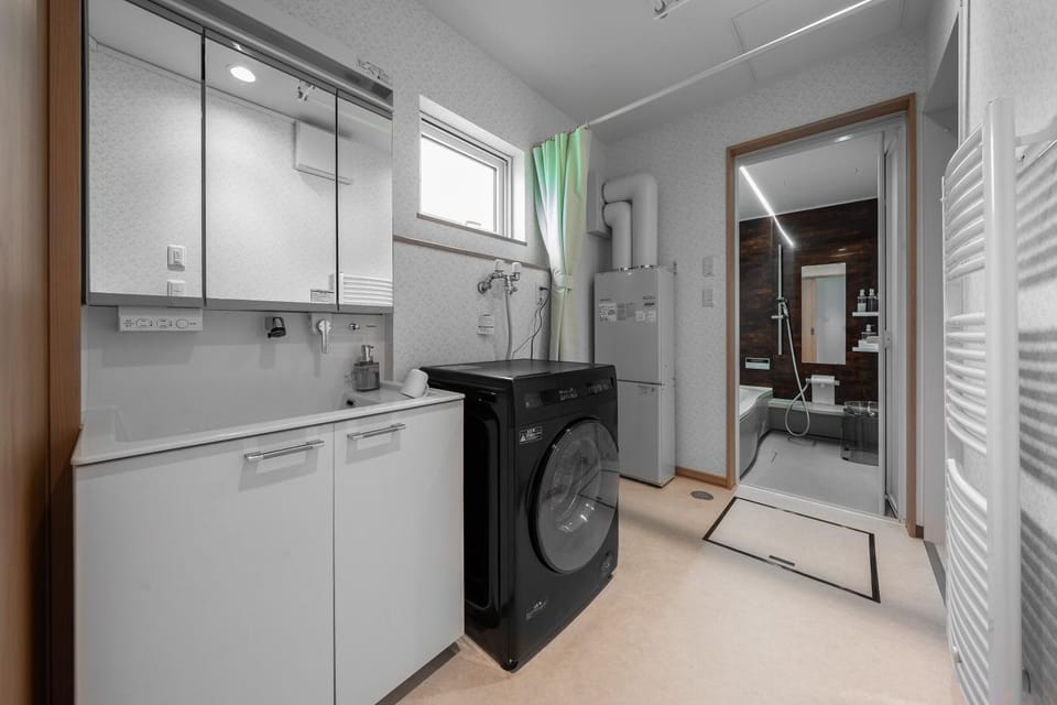 Bathroom, laundry, washing machine, dryer