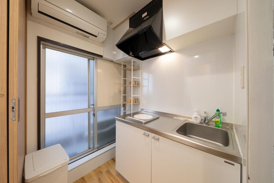 Kitchen or kitchenette, air conditioner