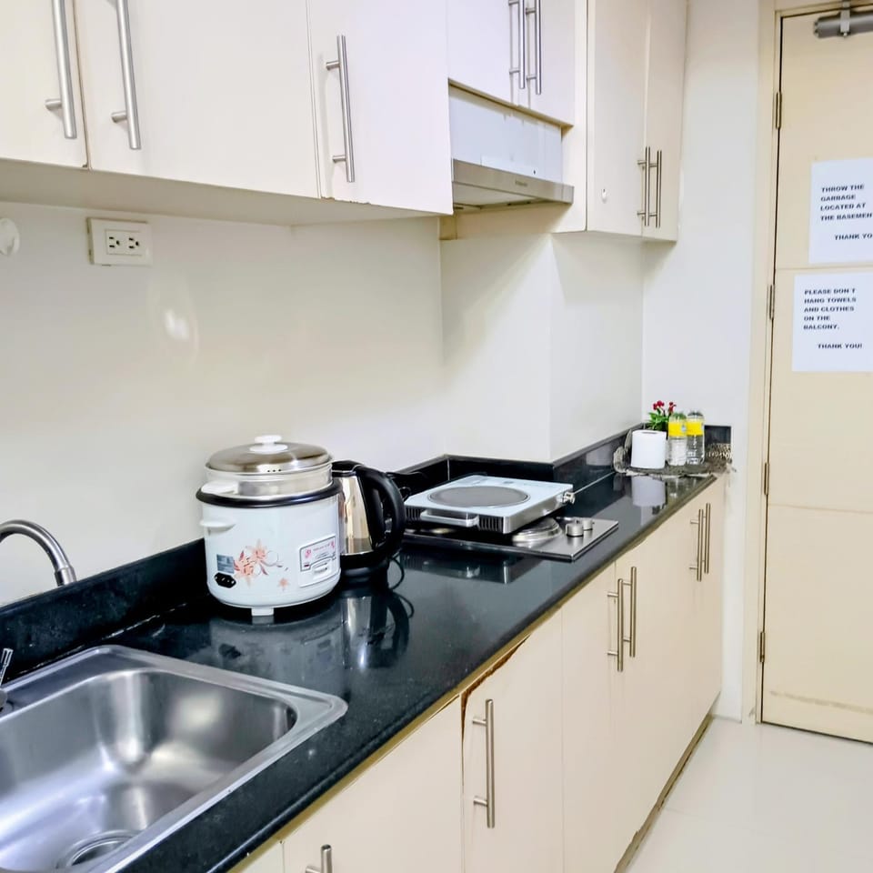 Grace era Staycation Hostel in Pasay