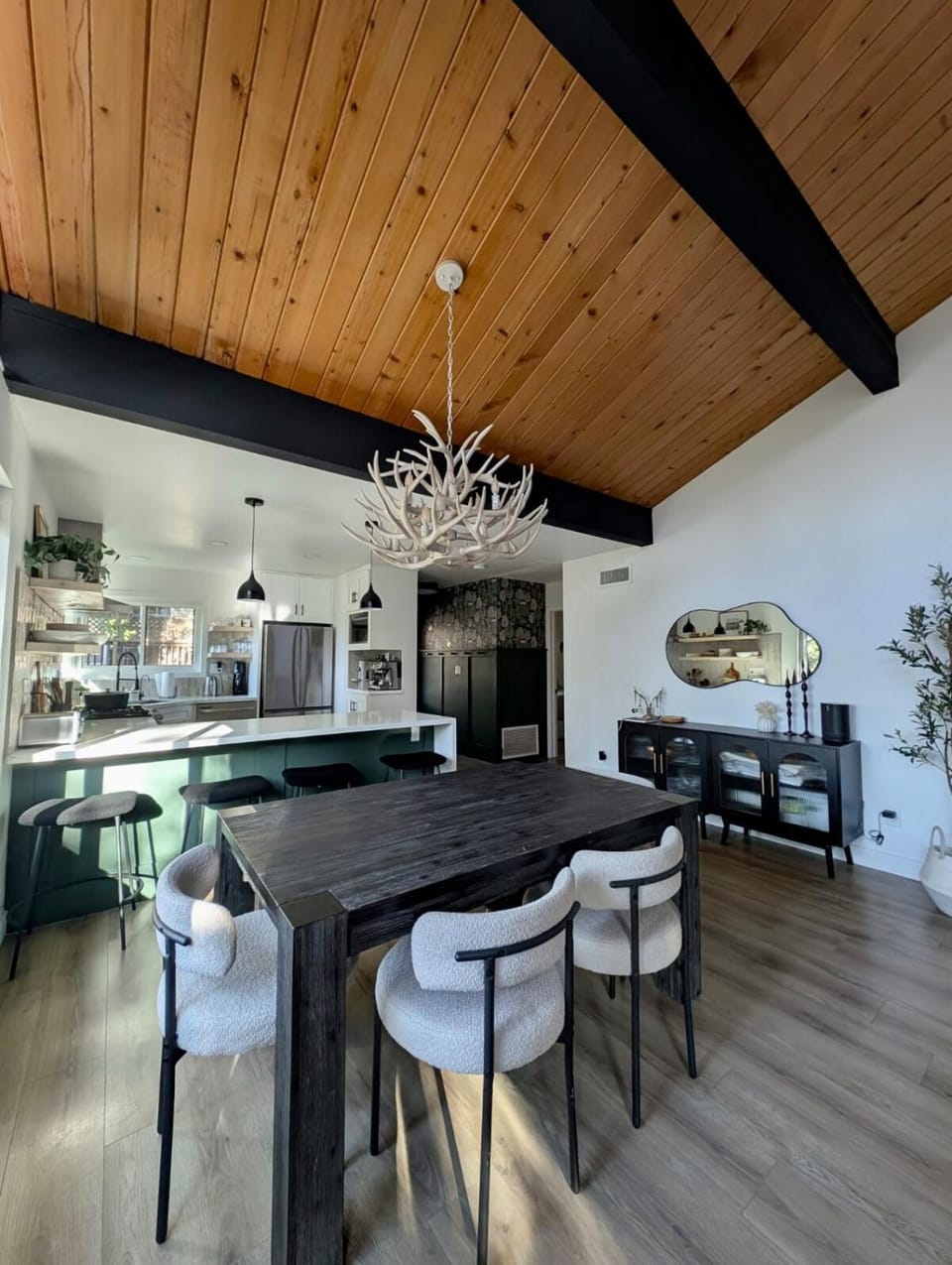 Fam & Pet Friendly Chalet w AC & BBQ - Top Rated House in Crestline
