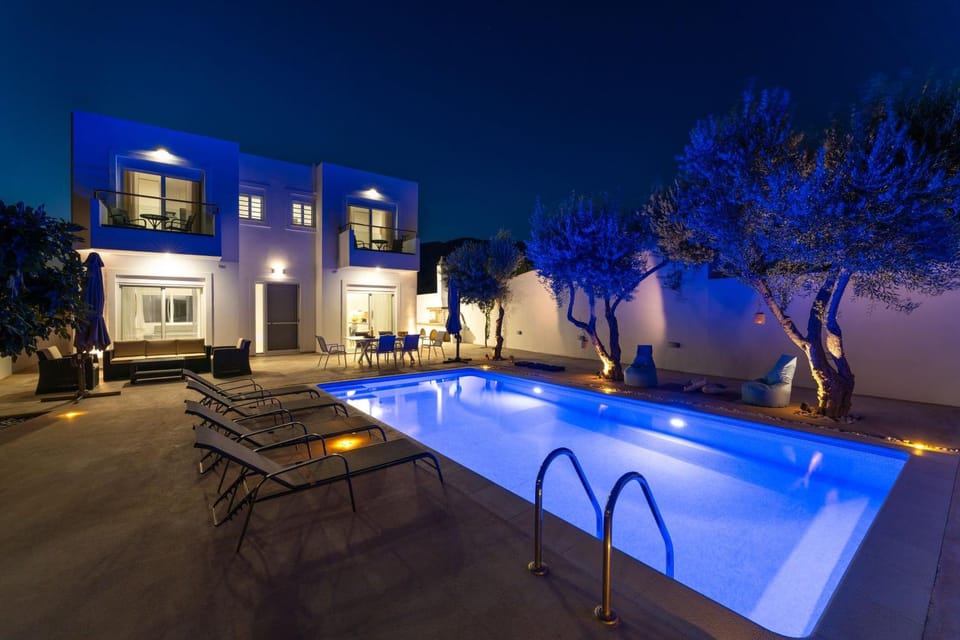 Night, Pool view