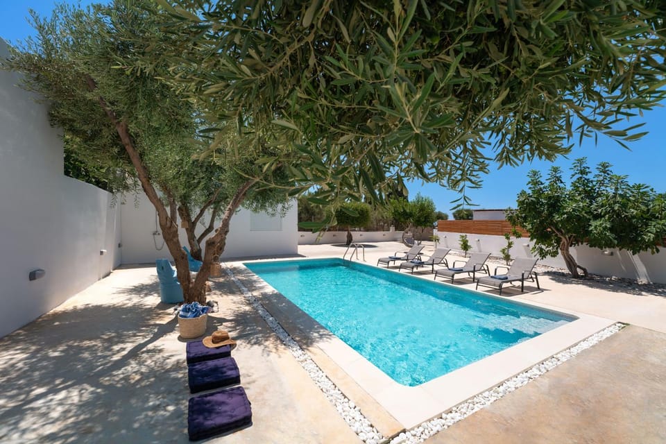 Pool view, Swimming pool, sunbed