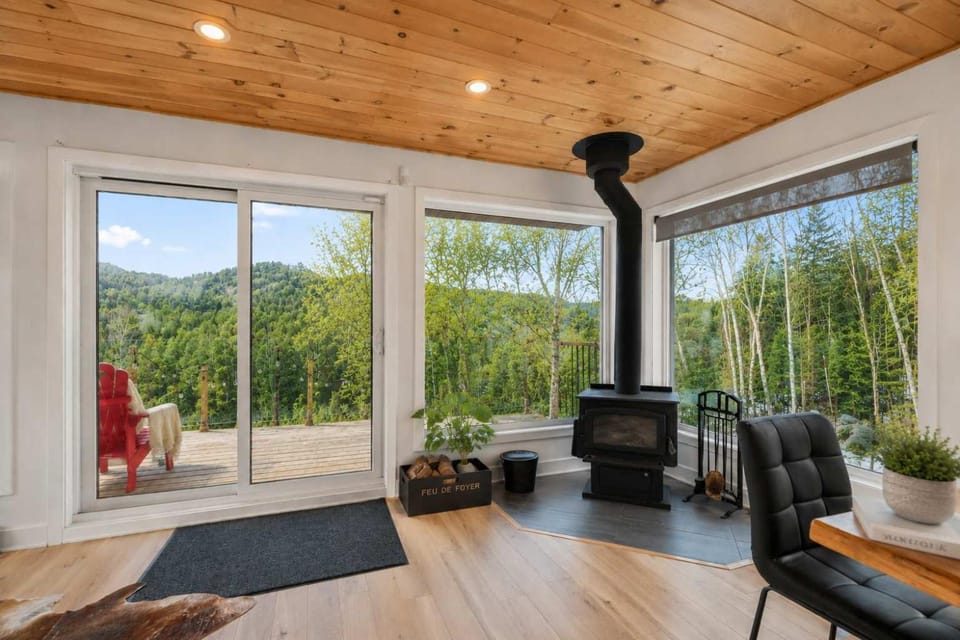 Foosball Spa & Sauna - Le Hors-Histe Chalet in Quebec