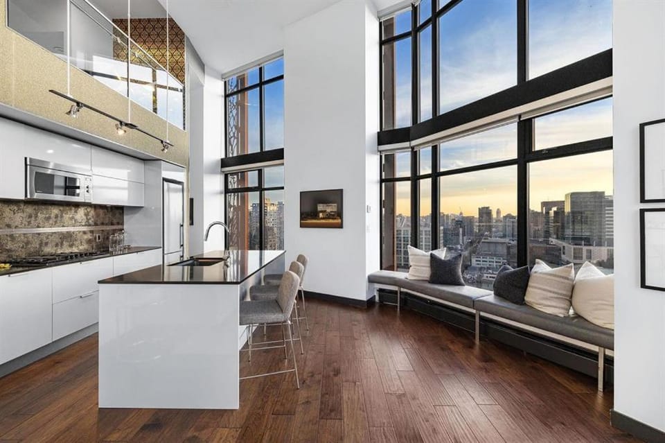 3-Level Modern Luxury Sub-Penhouse, Best Ocean & City Views - Prime Downtown Location Apartment in Vancouver