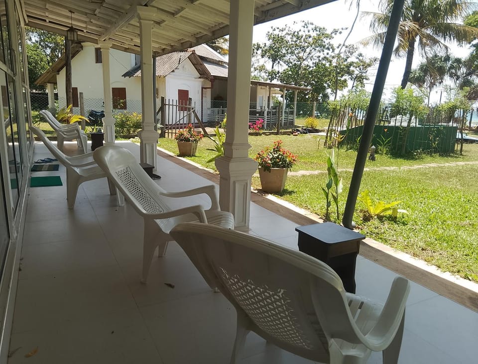 Albergo Marina Nilwella Bed and Breakfast in Southern Province