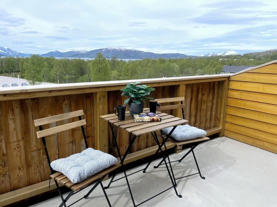 Patio, Day, Natural landscape, View (from property/room), Balcony/Terrace