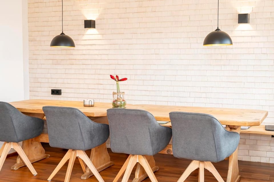 Dining area, Food