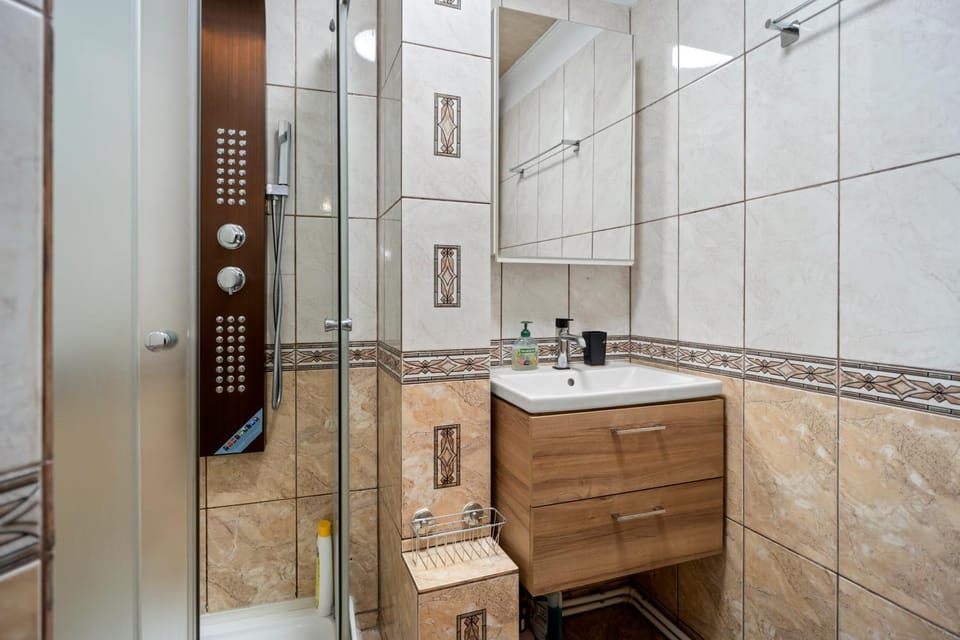 Cismigiu Park Modern Flat Apartment in Bucharest
