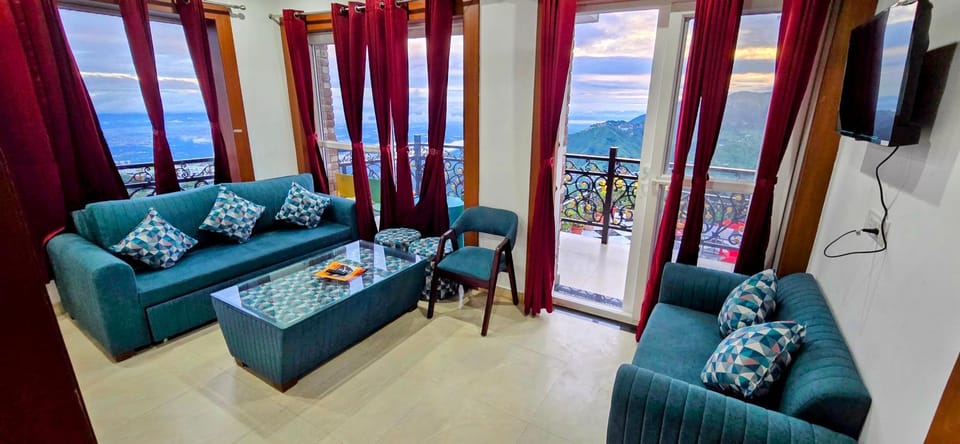 Communal lounge/ TV room, Natural landscape, TV and multimedia, Balcony/Terrace, Living room, Dining area, Evening entertainment, Mountain view