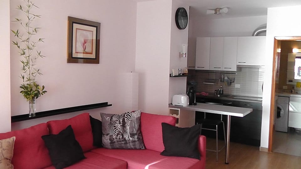 Kitchen or kitchenette, Seating area