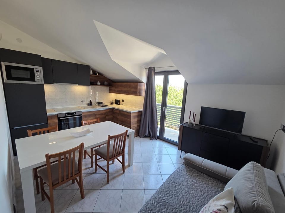 TV and multimedia, Kitchen or kitchenette, Living room, Dining area