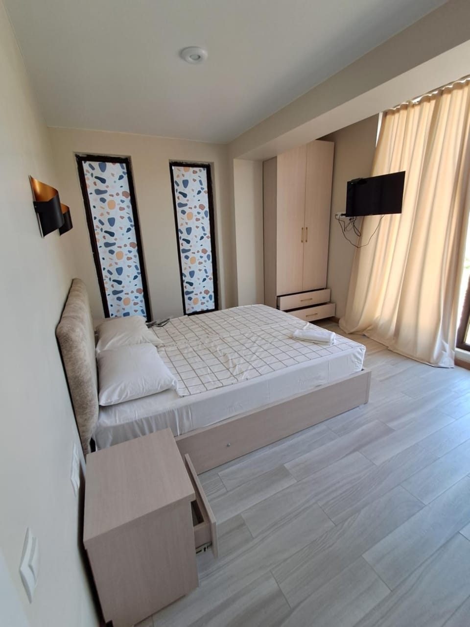 TV and multimedia, Photo of the whole room, Bedroom